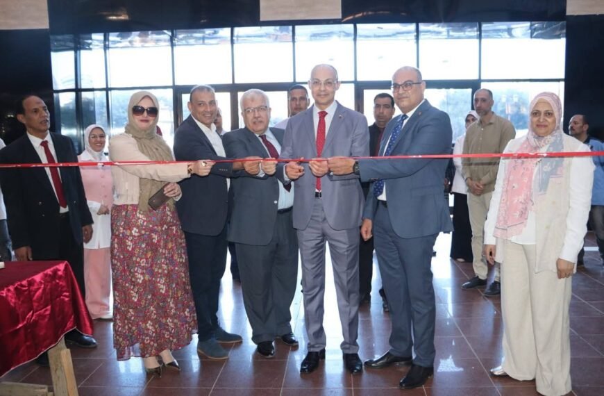 عميد طب المنوفية يستقبل لجنة تقييم استعدادات الكليات للعام الجامعي الجديد 2025 / 2026