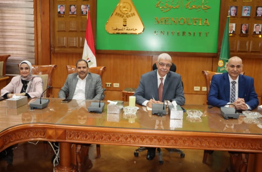 رئيس جامعة المنوفية يعقد اجتماعًا هاماً لتعزيز الحوكمة الإلكترونية بكليات وقطاعات الجامعة
