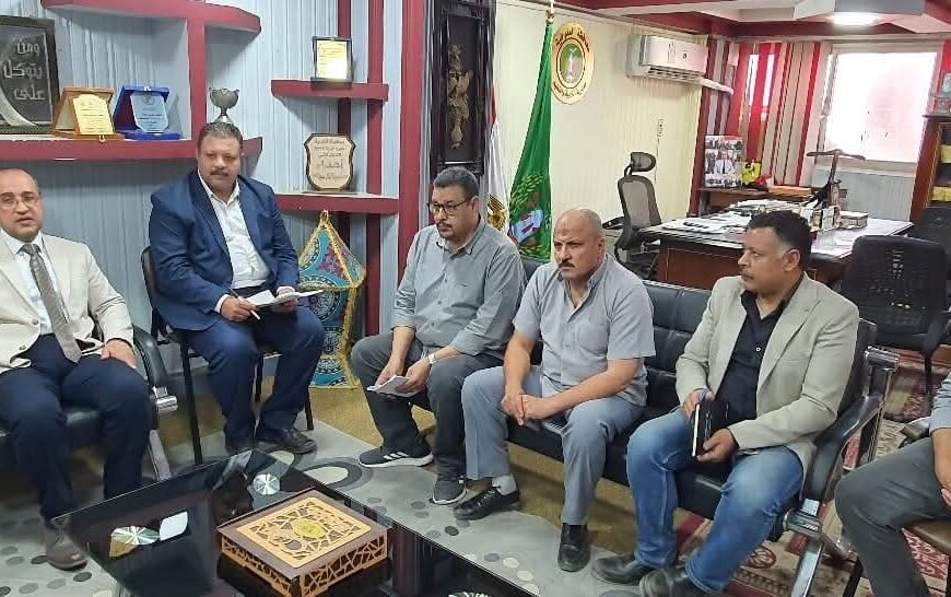 مدير تعليم المنوفية يعقد اجتماع لمناقشة آليات تنفيذ مشروع رأس المال لإنتاج الأعلام