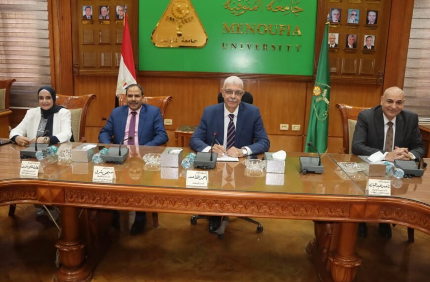 رئيس جامعة المنوفية يترأس إجتماع لجنة الإحتفال بعيد الجامعة ال ٤٩