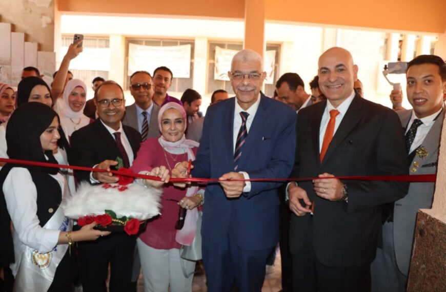 رئيس جامعة المنوفية يفتتح ٤ مدرجات بعد تجديدها بالكامل بكلية الهندسة ويتفقد معرضاً لمشروعات الطلاب