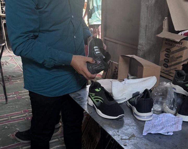 ضبط منشأة مخالفة لتصنيع الأحذية بشبين الكوم واستخدام علامات تجارية وهمية