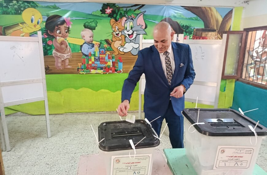 نائب رئيس جامعة المنوفية يدلي بصوته في انتخابات مجلس النواب ويدعو إلى المشاركة الفعالة