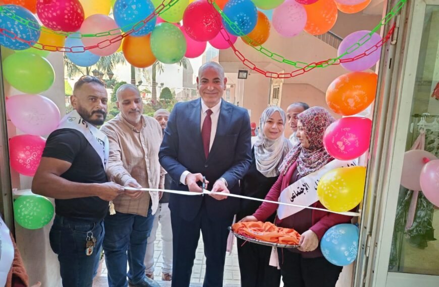 عبدالباري يفتتح المعرض الخيري للملابس لطلاب جامعة المنوفية