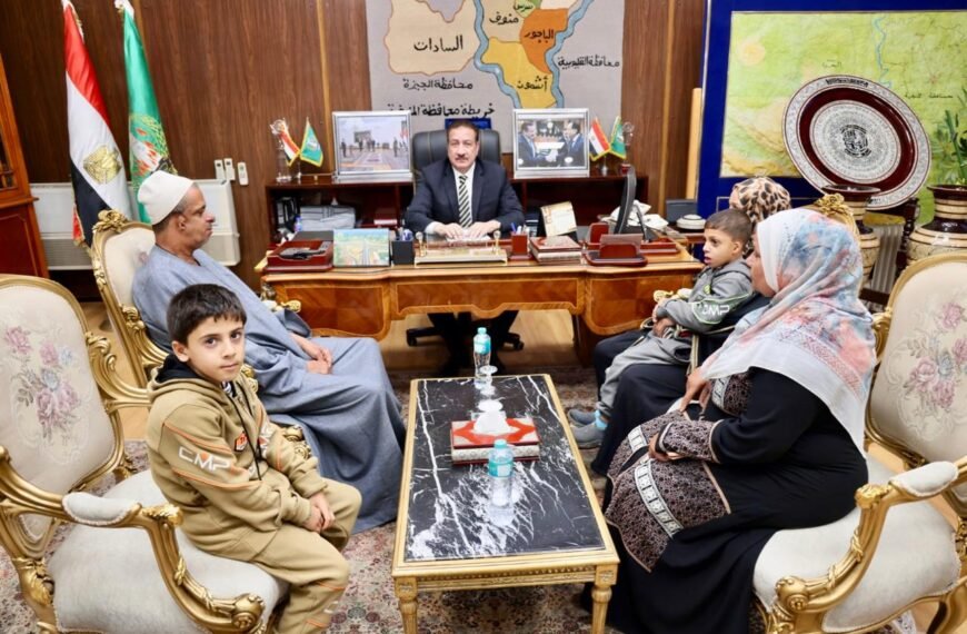 محافظ المنوفية يوجه بصرف مساعدات مالية عاجلة وعينية لــ 4 حالات إنسانية