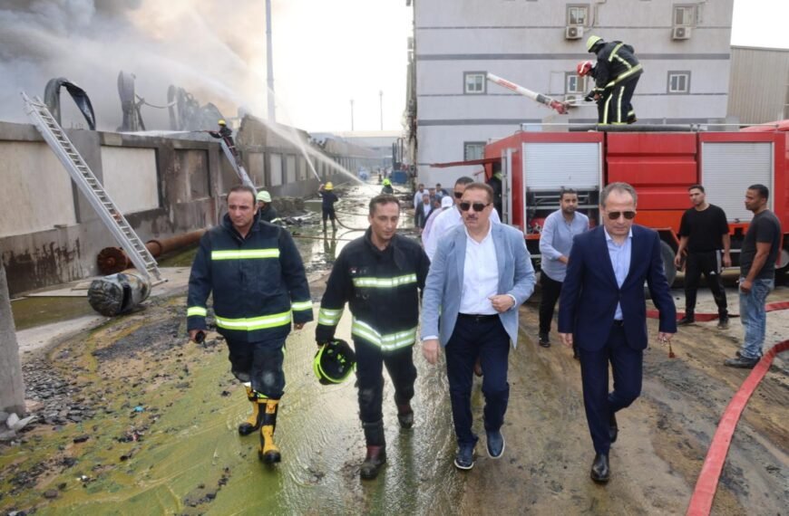 محافظ المنوفية يتفقد حريق مصنع كيماويات بالمنطقة السابعة بالسادات ويوجه بتقديم الدعم اللازم