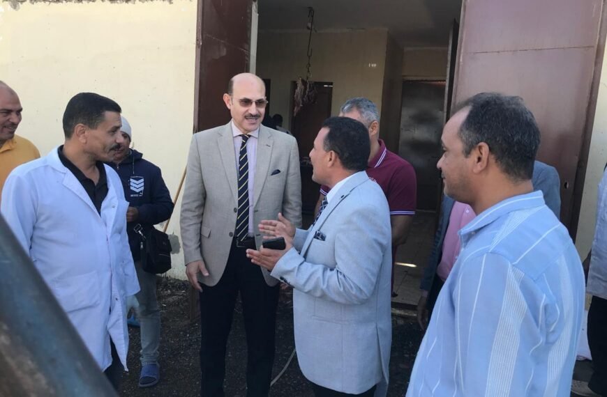 رئيس جامعة مدينة السادات يتفقد معرض بيع اللحوم والمواد الغذائية بكلية الطب البيطري
