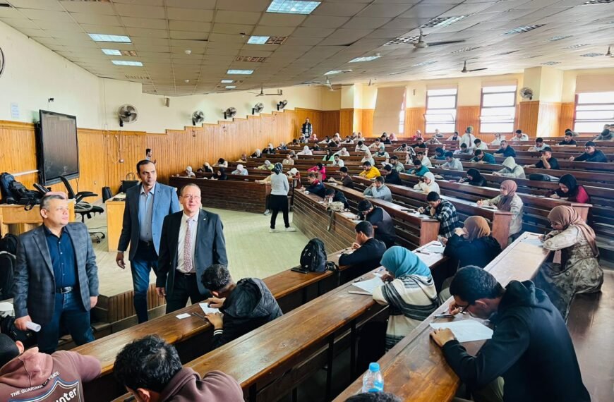 رئيس جامعة الدلتا التكنولوجية يتابع سير اختبارات منتصف الفصل الدراسى الأول للعام الجامعى 2025/2026
