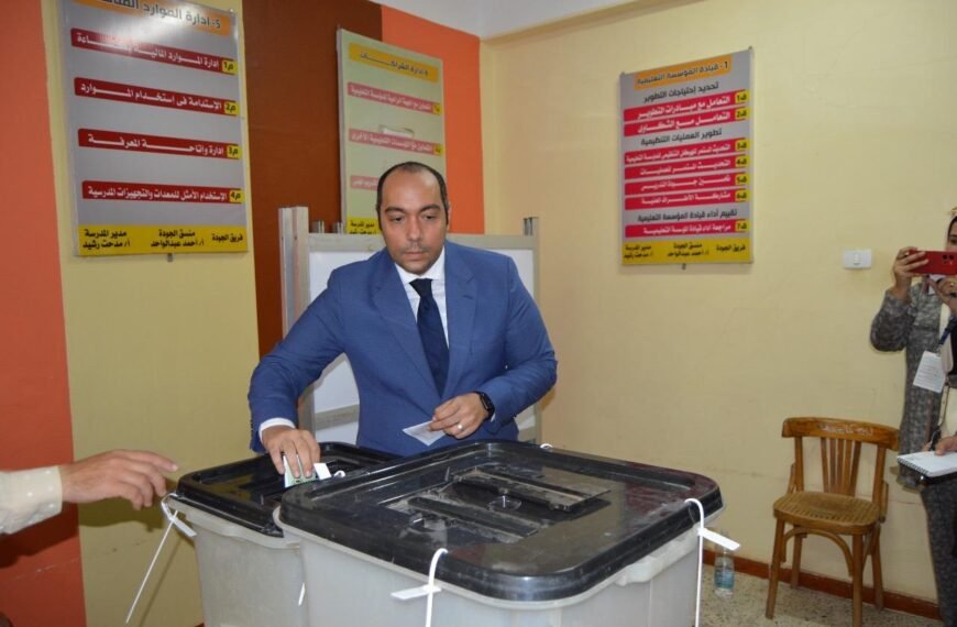 نائب محافظ المنوفية يُدلي بصوته بمدرسة منوف التجارية بنات ويتفقد عدد من المقرات لمتابعة انتظام العملية الإنتخابية