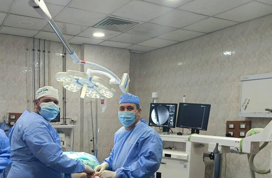 تدخل جراحي عاجل ينقذ مريضًا خمسينيًا بمستشفى بركة السبع بعد حادث سير