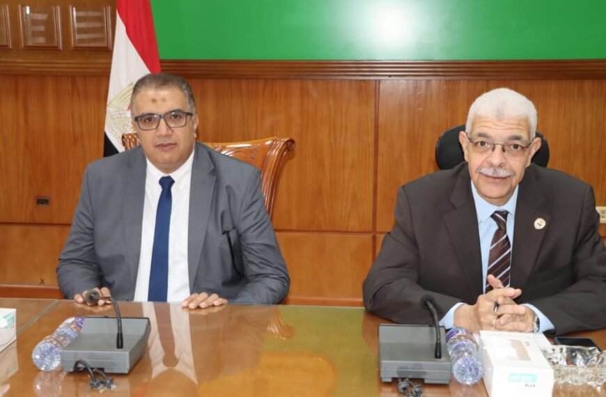 رئيس جامعة المنوفية يجتمع بفريق العمل الجديد بمعهد الأورام ويؤكد أهمية المعهد كصرح طبي وبحثي وتعليمي