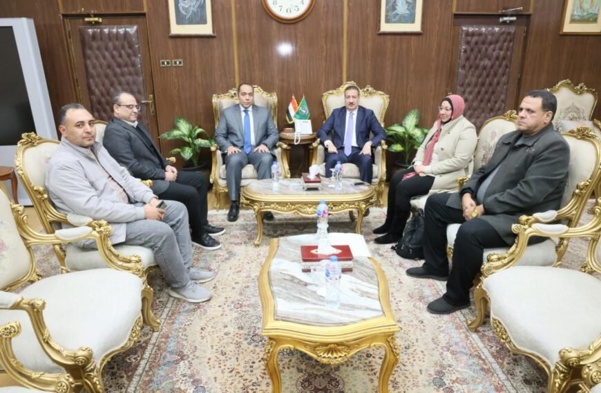 محافظ المنوفية يناقش مستجدات موقف تنفيذ كوبري الباجور العلوي وطريق شبين القناطر وشبين طنطا