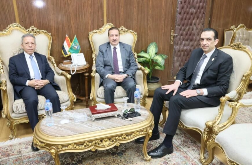 محافظ المنوفية يلتقى نقيب أطباء مصر لبحث وتعزيز سبل التعاون المشترك