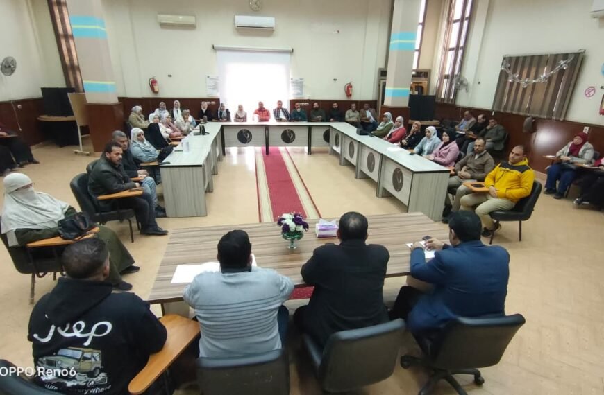 رئيس شركة مياه المنوفية يجتمع بالمسئولين ويؤكد لا تهاون في جودة المياه