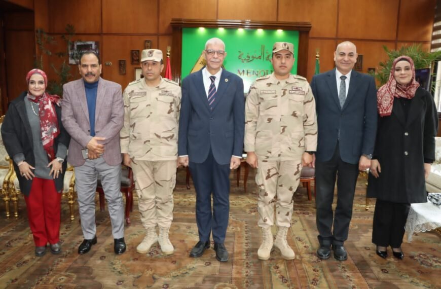 رئيس جامعة المنوفية يكرم مدير التربية العسكرية السابق ويعقد لقاءا مع المدير الجديد