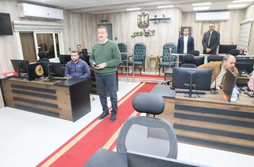 محافظ المنوفية يتابع الحريق ويؤكد الانتهاء من عمليات الإطفاء وخروج معظم المصابين بعد تلقي العلاج اللازم