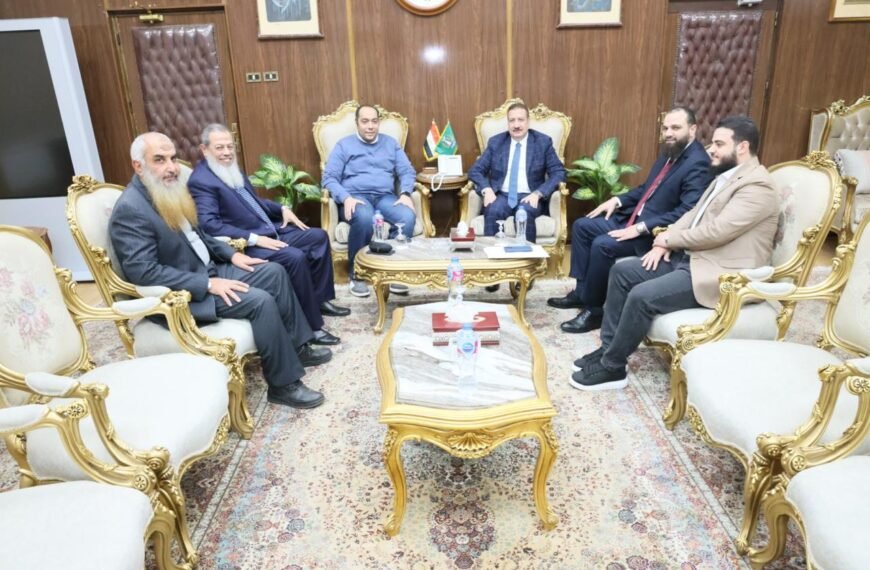 محافظ المنوفية يلتقي وفد حزب النور لبحث سبل التعاون المشترك والارتقاء بمستوي الخدمات المقدمة للمواطنين