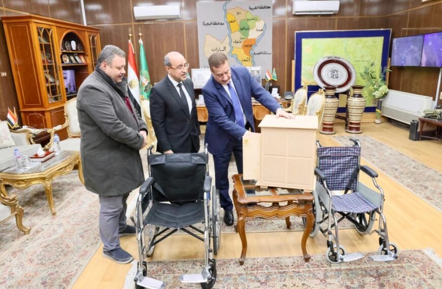 محافظ المنوفية يطّلع على نماذج تجريبية ” لكشك متنقل وكراسي متحركة ” يتم تصنيعها بورش مدارس التعليم الفني