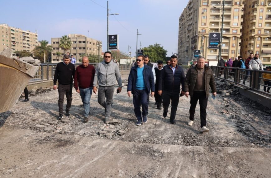 محافظ المنوفية يتفقد أعمال صيانة ورفع كفاءة كوبري مبارك بشبين الكوم ويوجه الشركة المنفذة بتكثيف الجهود