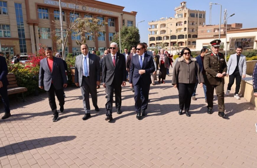 محافظ المنوفية ورئيس الجامعة يتفقدان فعاليات الدورة التدريبية العسكرية الــ 51 بالجامعة الأهلية