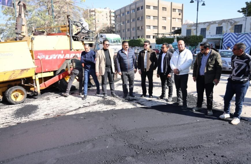 السكرتير العام والمساعد لمحافظة المنوفية يتابعان أعمال الرصف بكوبري مبارك تمهيداً لدخوله الخدمة