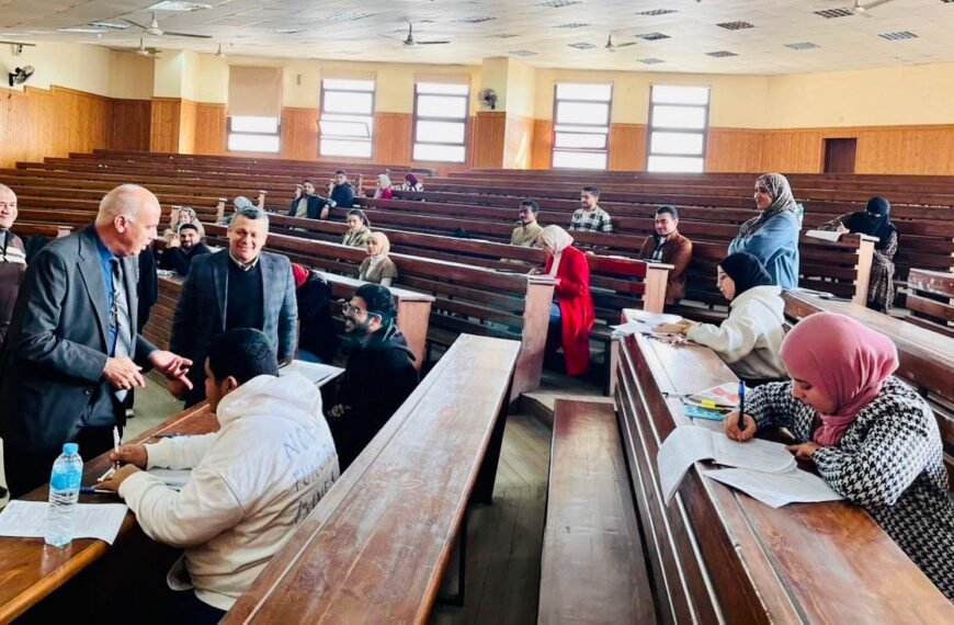 رئيس جامعة الدلتا التكنولوجية يتابع اختبارات الدراسات العليا