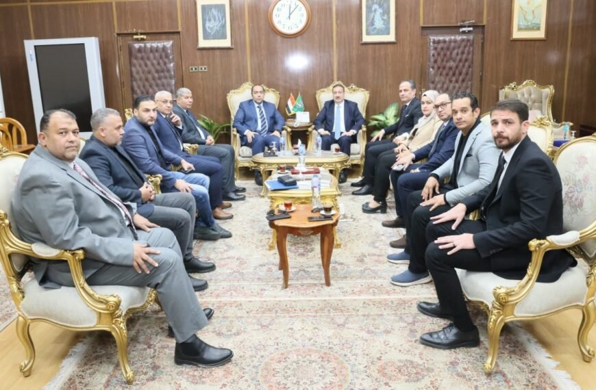 محافظ المنوفية يلتقي وفد مجلس أمناء مدينة السادات لتعزيز أطر التعاون المشترك وتحقيق التنمية المستدامة