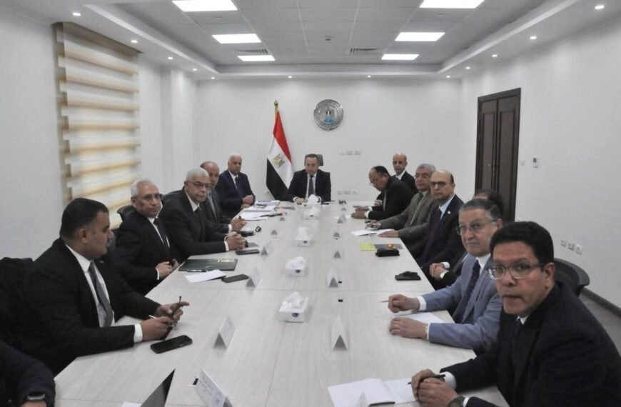 رئيس جامعة المنوفية يشارك فى اجتماع وزير التعليم العالي لمتابعة انتظام الدراسة بالفصل الدراسي الثاني بالجامعات الأهلية