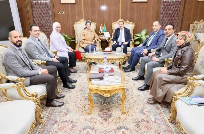 محافظ المنوفية يستقبل وفد وزارة الاتصالات على هامش فاعليات المؤتمر العلمي الأول لكلية التجارة بعنوان