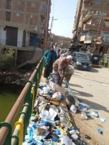 ضبط نفايات طبية خطرة وسط القمامة علي كوبري سنتريس وتحرك عاجل من مجلس مدينة اشمون