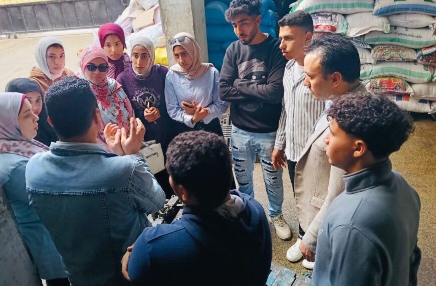 زيارة ميدانية لطلاب برنامج تكنولوجيا الإنتاج وتصنيع الإسطمبات إلى مصنع التعلب للبلاستيك لتعزيز المهارات العملية