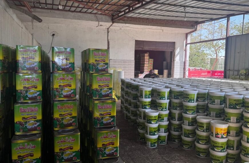 ضبط مركز تعبئة مواد غذائية مجهولة المصدر وإستخدامه علامات تجارية مجهولة بإحدى قري مركز شبين الكوم