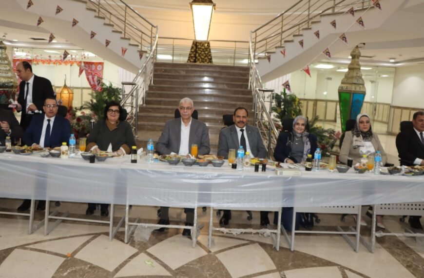 القاصد يشارك فى حفل الإفطار الجماعى بجامعة المنوفية الأهلية ويكرم الطلاب الأوائل والمتميزين فى الأنشطة الطلابية