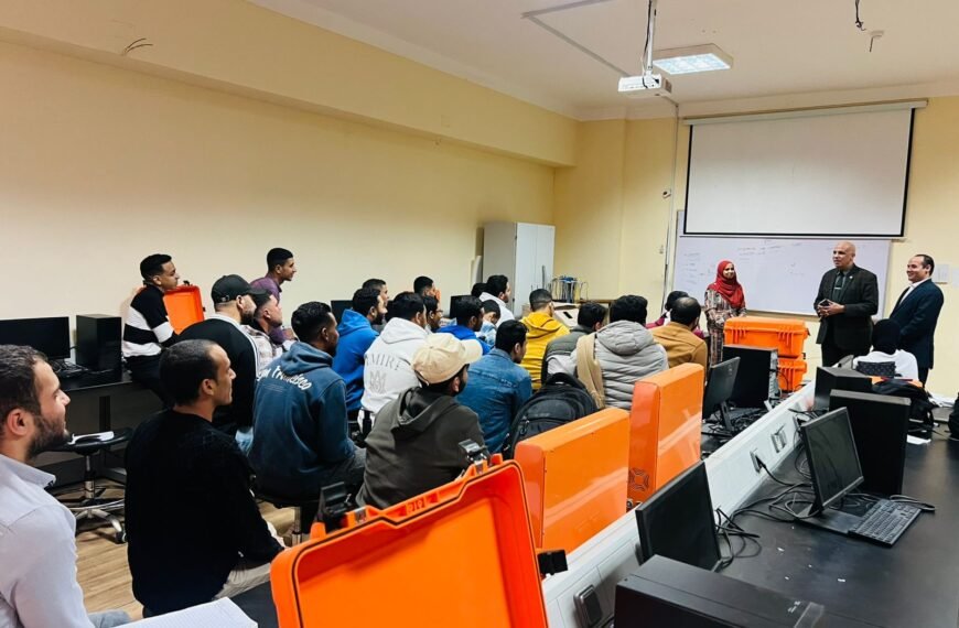 رئيس جامعة الدلتا التكنولوجية يتابع سير العملية التعليمية ويؤكد حرصه على تهيئة بيئة أكاديمية متميزة