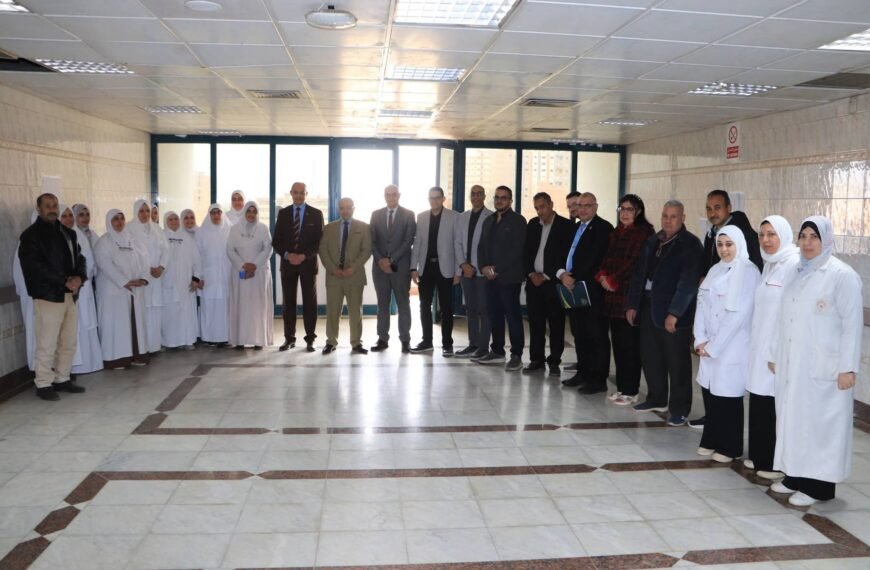 عميد طب المنوفية يجري جولة تفقدية لتهنئة منسوبي الكلية والمستشفيات الجامعية بمناسبة عيد الفطر المبارك