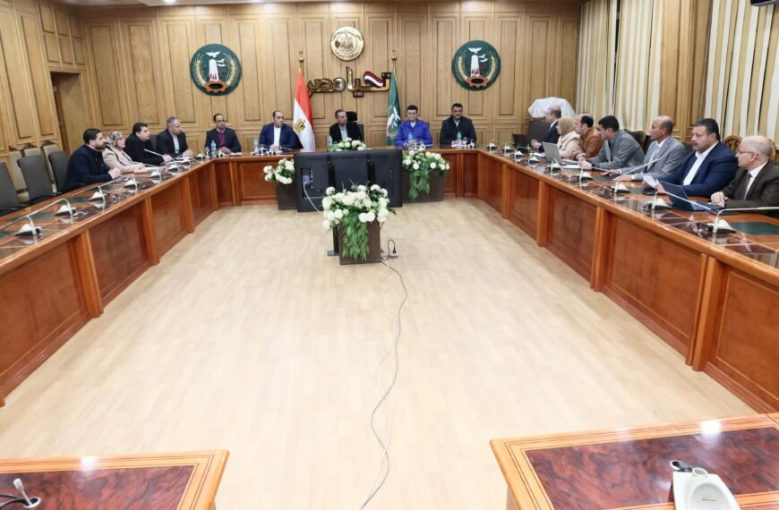 خلال اجتماع مسائي .. محافظ المنوفية يتابع خطط العمل بقطاعات…