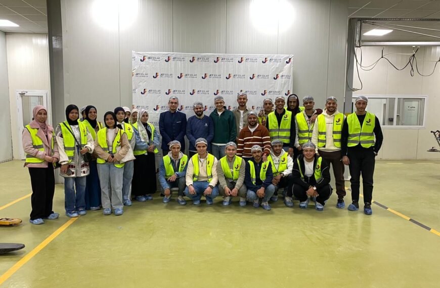 زيارة علمية ميدانية لطلاب برنامج تكنولوجيا الطاقة الجديدة والمتجددة إلى شركة جيت سولار