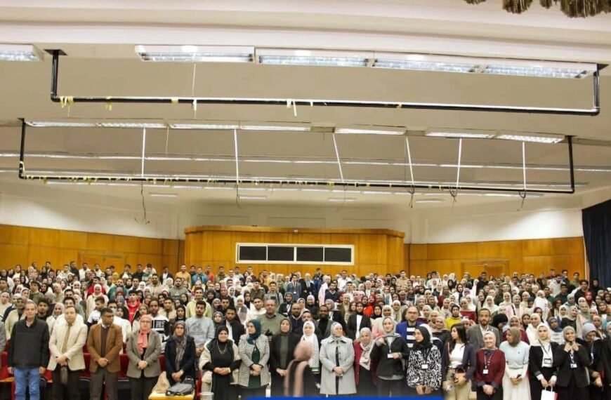 رئيس جامعة المنوفية يدعم انطلاق طلاب الصيدلة نحو التميز المهني