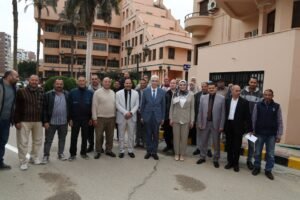 في جولة تهنئة موسعة.. رئيس جامعة المنوفية يشارك العاملين فرحة عيد الفطر ويشيد بجهودهم