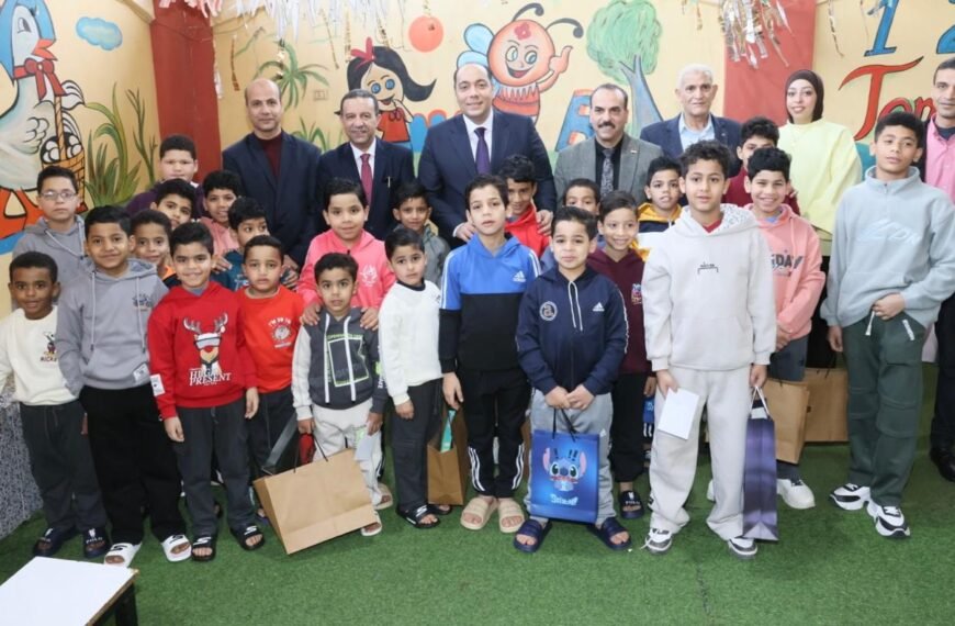 لمشاركة الأيتام فرحتهم … محافظ المنوفية يزور الحضانة الإيوائية بكفر المصيلحة ويوزع العيدية والهدايا علي الأطفال