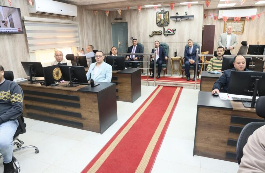 محافظ المنوفية يتفقد الحالة العامة للنظافة والتجميل بشوارع المحافظة عبر مركز سيطرة الشبكة الوطنية