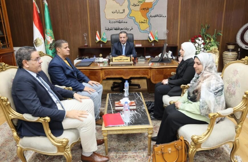 محافظ المنوفية يُكرم مديرة مستشفي حميات شنتنا الحجر ومديرة المركز التكنولوجي ببركة السبع