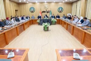 محافظ المنوفية يجتمع برؤساء بركة السبع وتلا والسادات لمناقشة خطط العمل ومعدلات الأداء