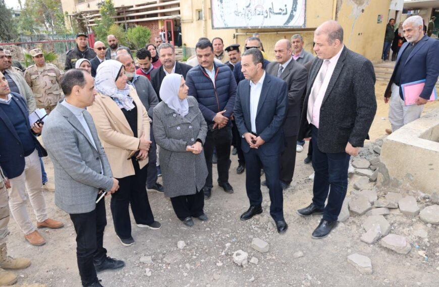 محافظ المنوفية يتفقد مدرستى قويسنا الثانوية الصناعية بنين والصفا الثانوية الفنية للتمريض