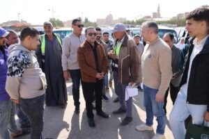 محافظ المنوفية يتفقد موقف السادات بشبين الكوم لمتابعة الحالة العامة والتأكد من الالتزام بالتعريفة المقررة