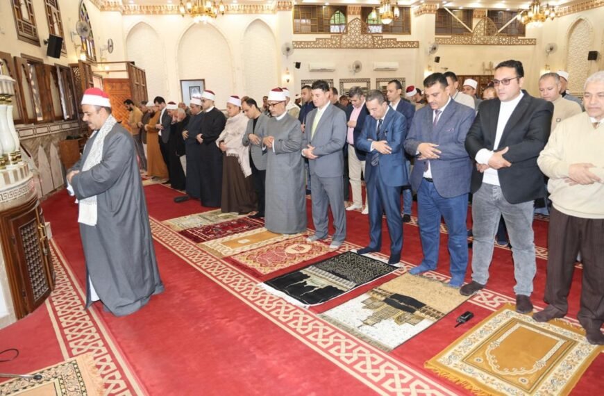 محافظ المنوفية يشهد الاحتفال بليلة القدر بمسجد الرؤوف الرحيم بشبين الكوم وسط جموع المواطنين