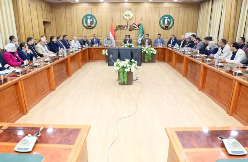 في إجتماع بمسؤولي الصحة محافظ المنوفية : صحة المواطن خط أحمر ومش هسمح بأي تقصير في المستشفيات