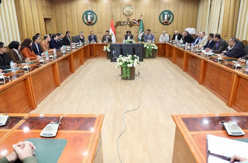 محافظ المنوفية يشدد على تكثيف الحملات الرقابية على الأسواق والمخابز البلدية ورصد السلبيات وتحسين الخدمة