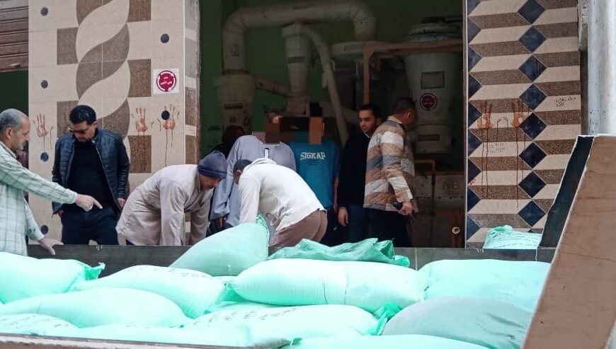 ضبط 4 طن دقيق مدعم قبل بيعها بالسوق السوداء بالشهداء&hellip;