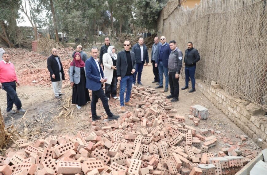 السكرتير العام يتابع معدلات أداء ملفات العمل بتلا وقويسنا وبركة السبع للارتقاء بمستوى الخدمات ويشهد تنفيذ إزالات فورية